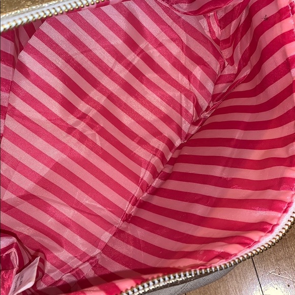 2 Victoria Secret Bags - Picture 7 of 7